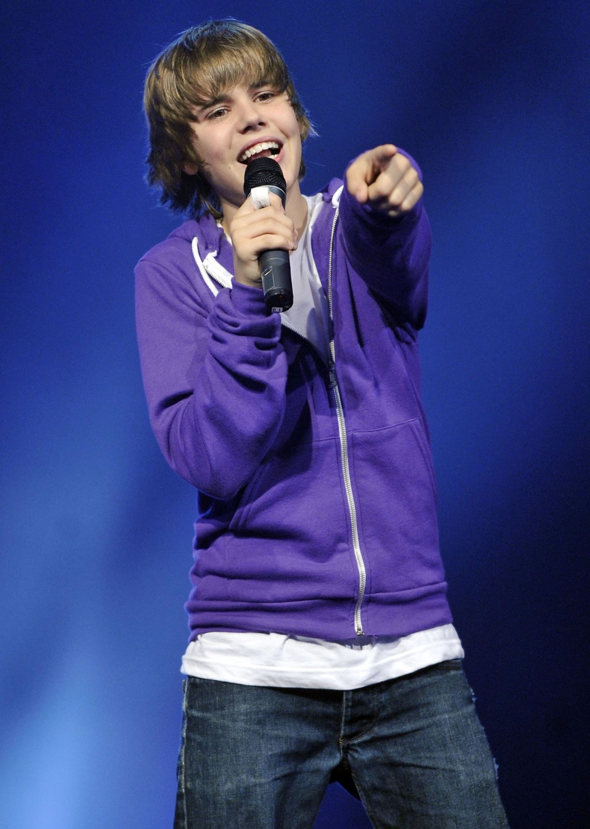Justin Bieber své první studiové album vydal již v 15 letech.