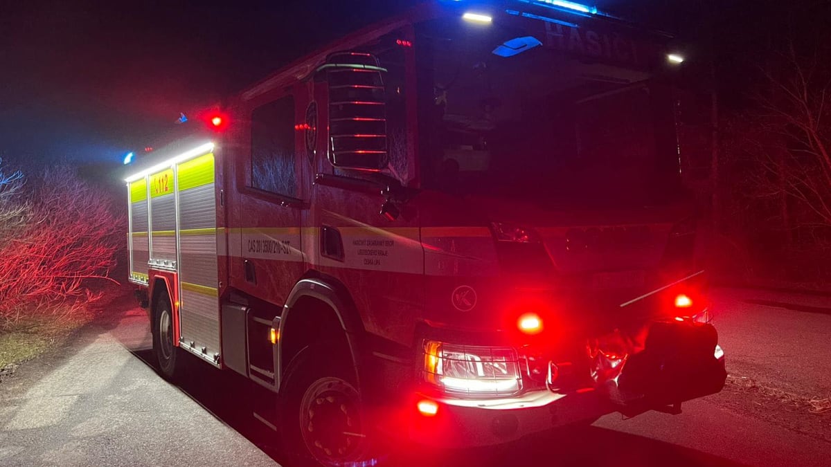 Liberečtí hasiči zasahovali v noci u tragické dopravní nehody v Horní Libchavě (1. 3. 2024).