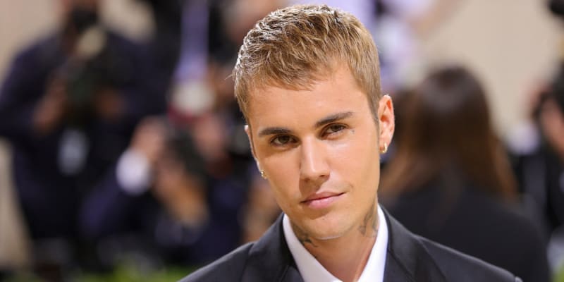 Fanoušci Biebera mají místo oslav jeho kulatin aktuálně obavy o jeho zdraví.