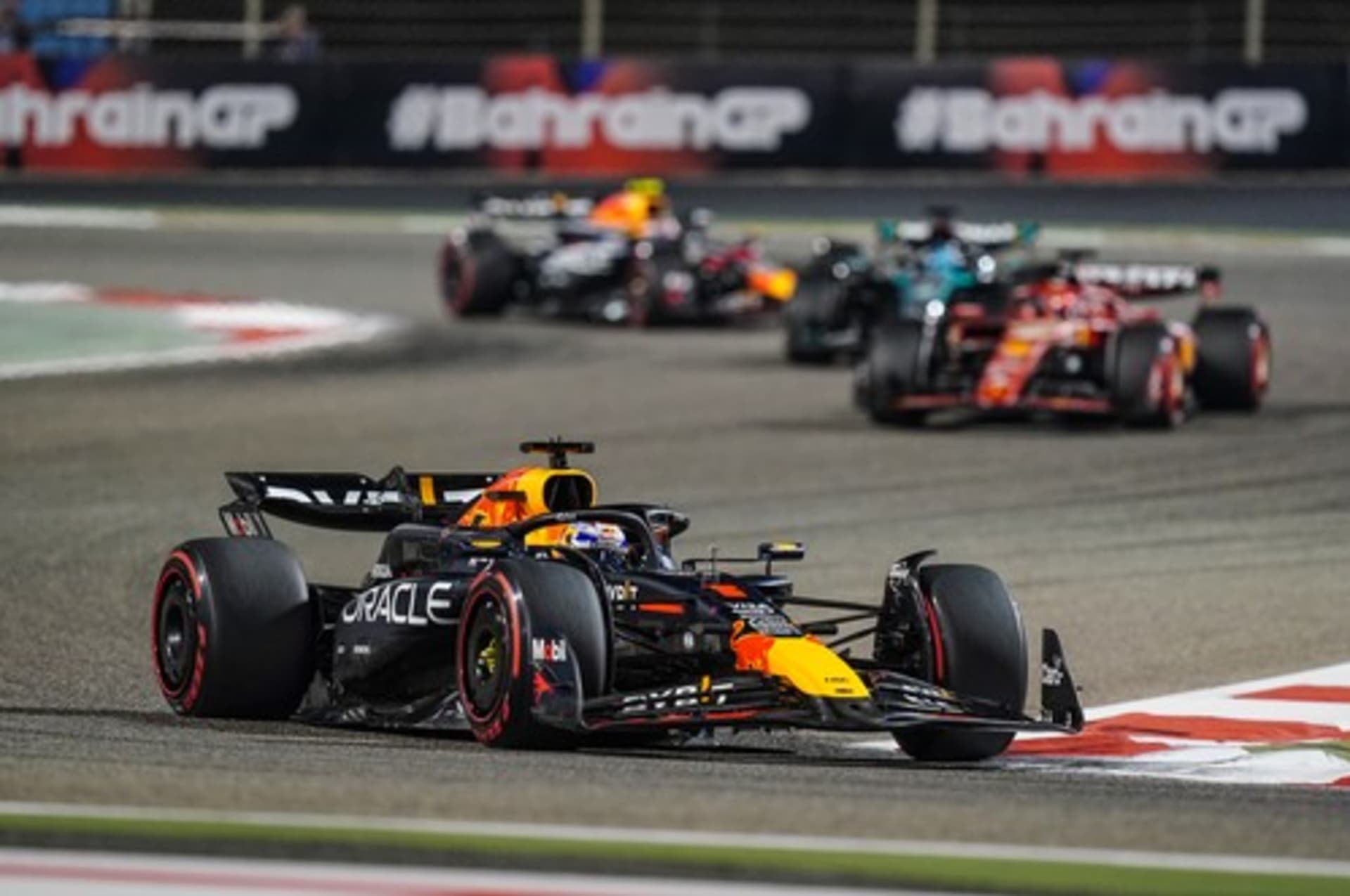 V Bahrajnu se jela úvodní Velká cena F1.