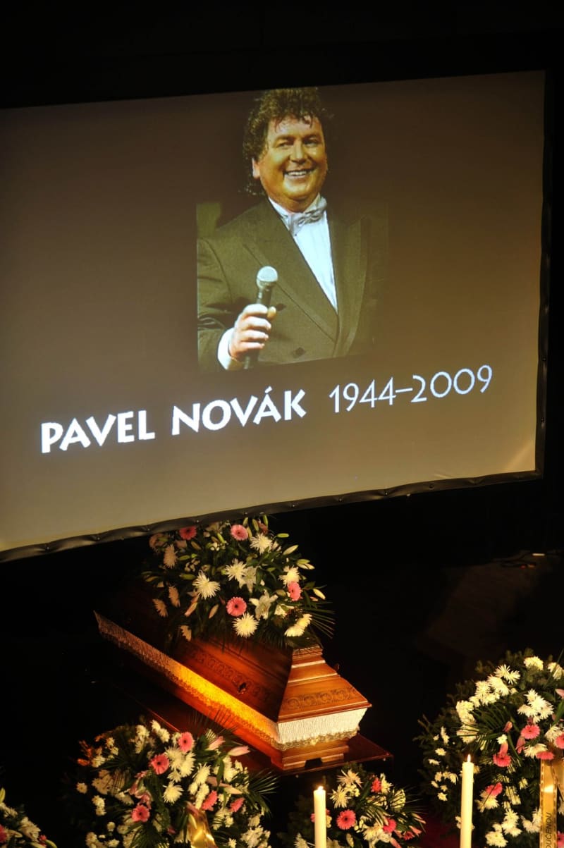 Poslední rozloučení se zpěvákem Pavlem Novákem bylo velmi dojemné. 