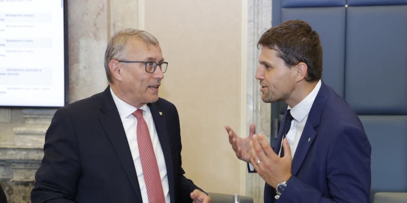 Ministr pro evropské záležitosti Martin Dvořák (STAN) s šéfem resortu životního prostředí Petrem Hladíkem