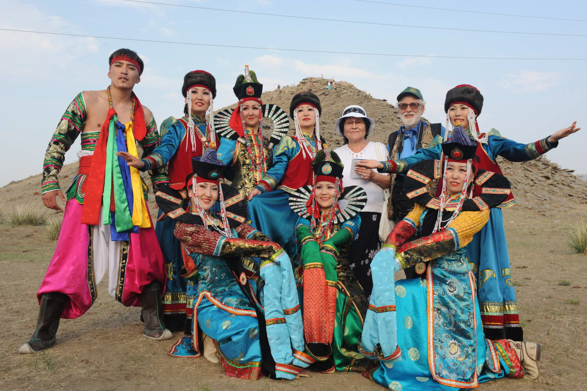 S burjatským folklorním souborem, festival v Jelancy u Bajkalu, léto 2011.