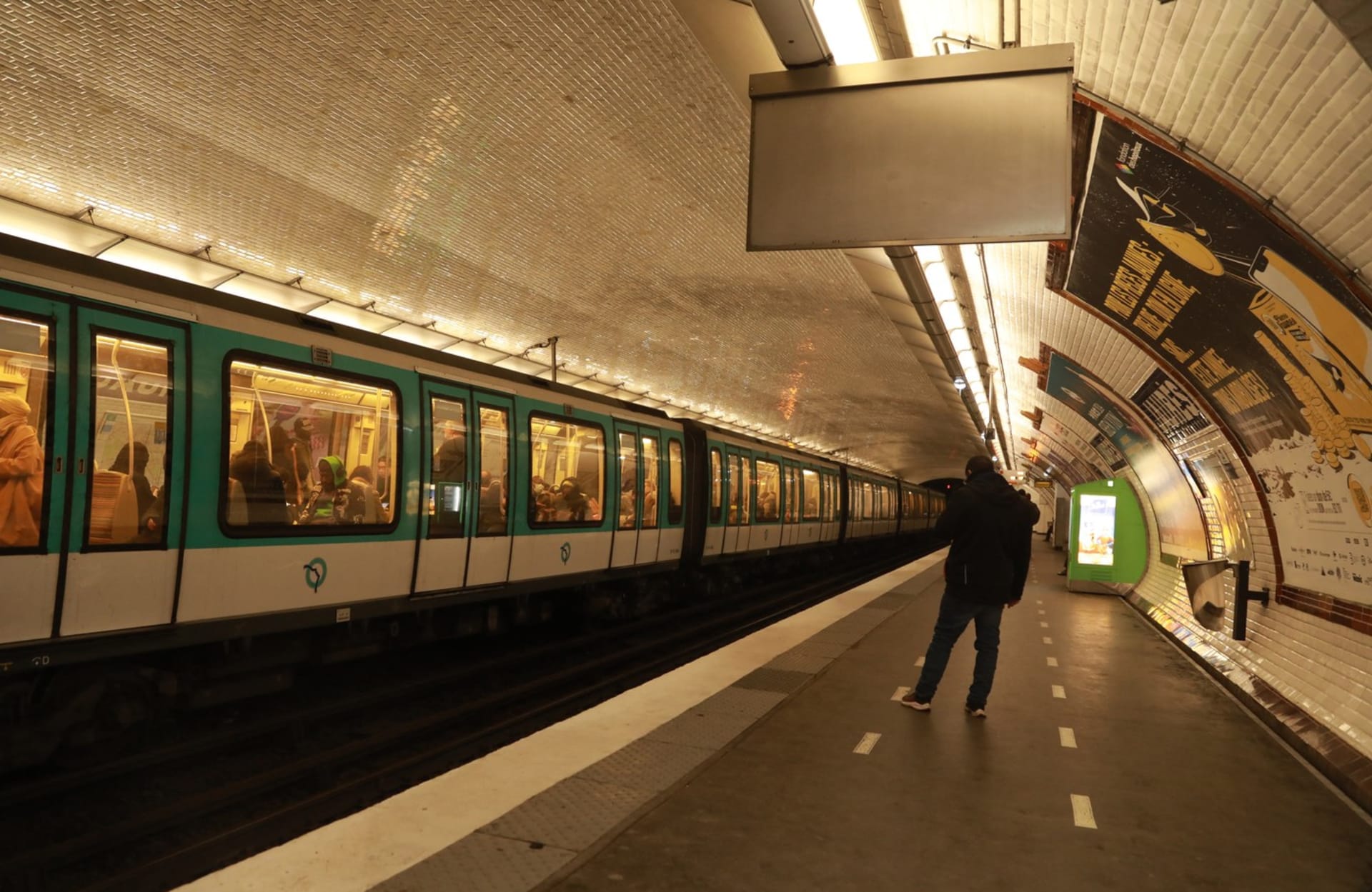 Metro v Paříži