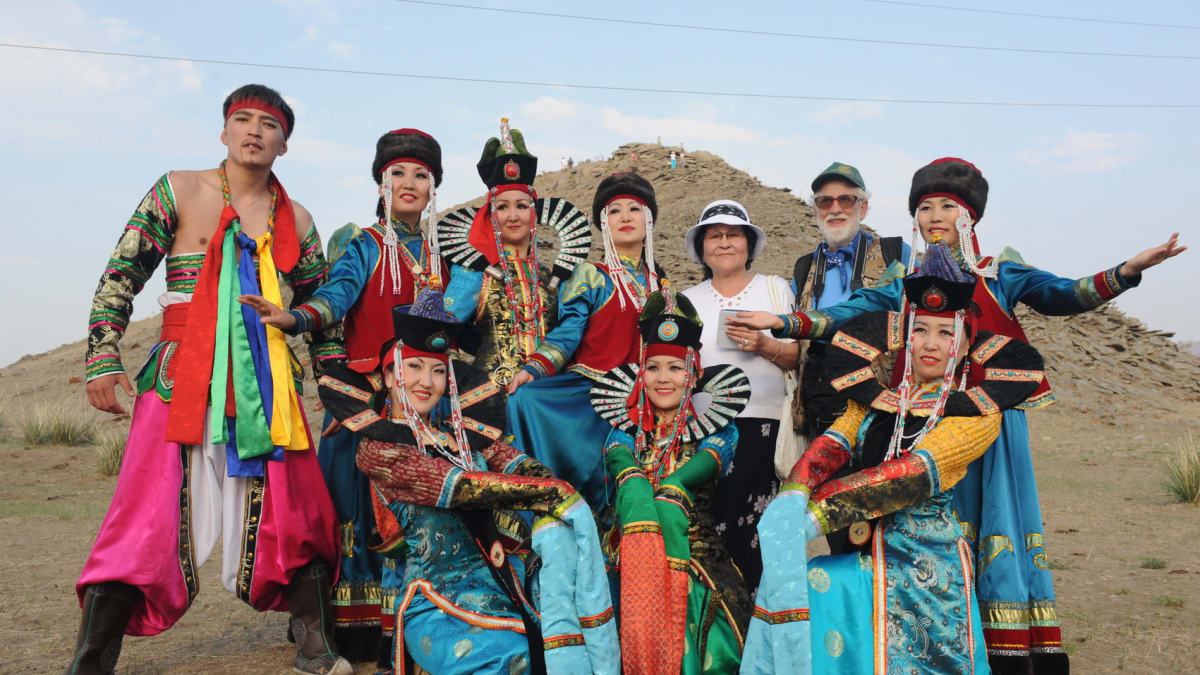 S burjatským folklorním souborem, festival v Jelancy u Bajkalu, léto 2011.
