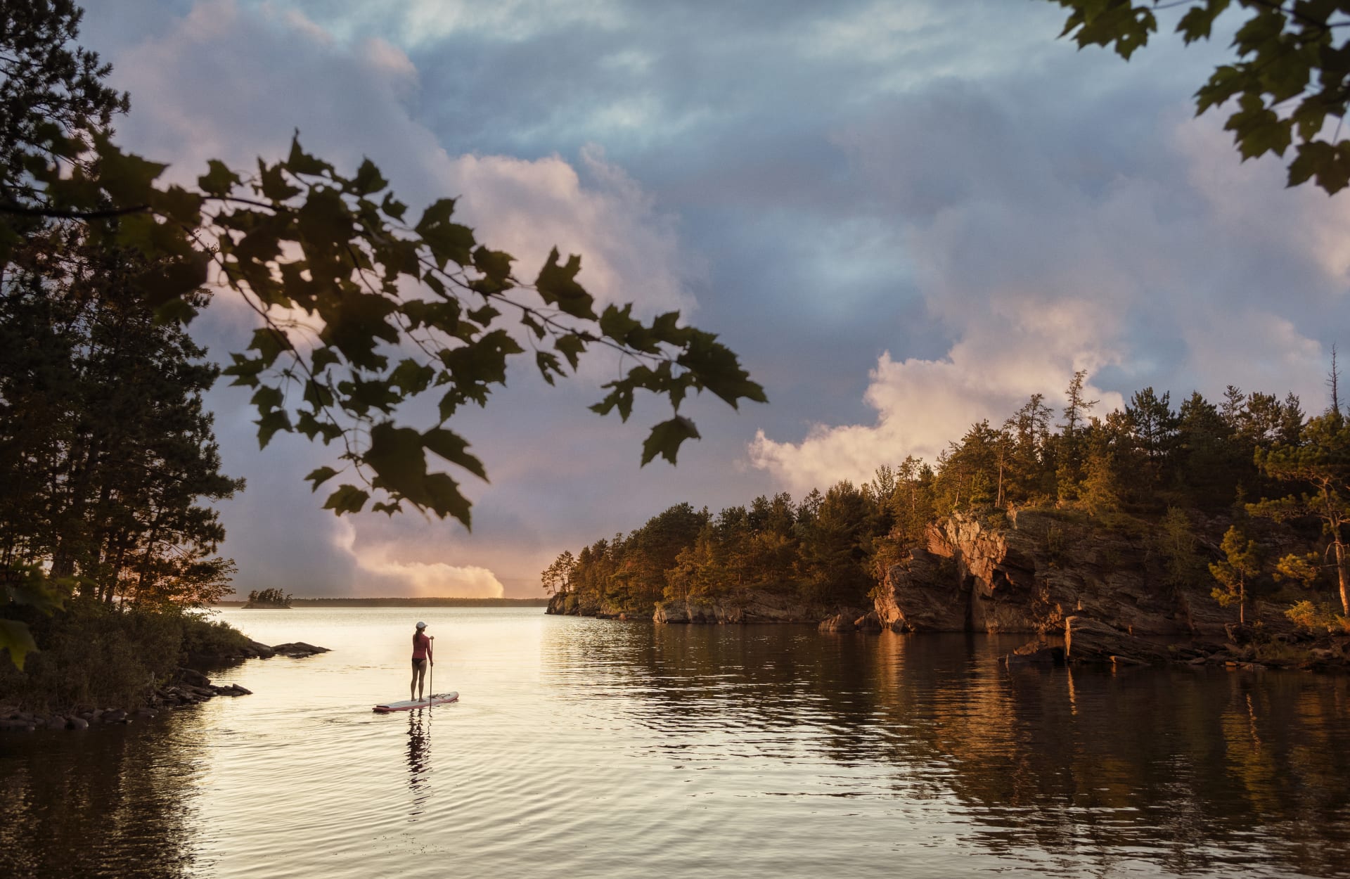 Národní park Voyageurs je označován jako park vody, ostrovů a horizontů. Díky své poloze na hranici s Kanadou nabízí šťastlivcům i pohled na polární záři.