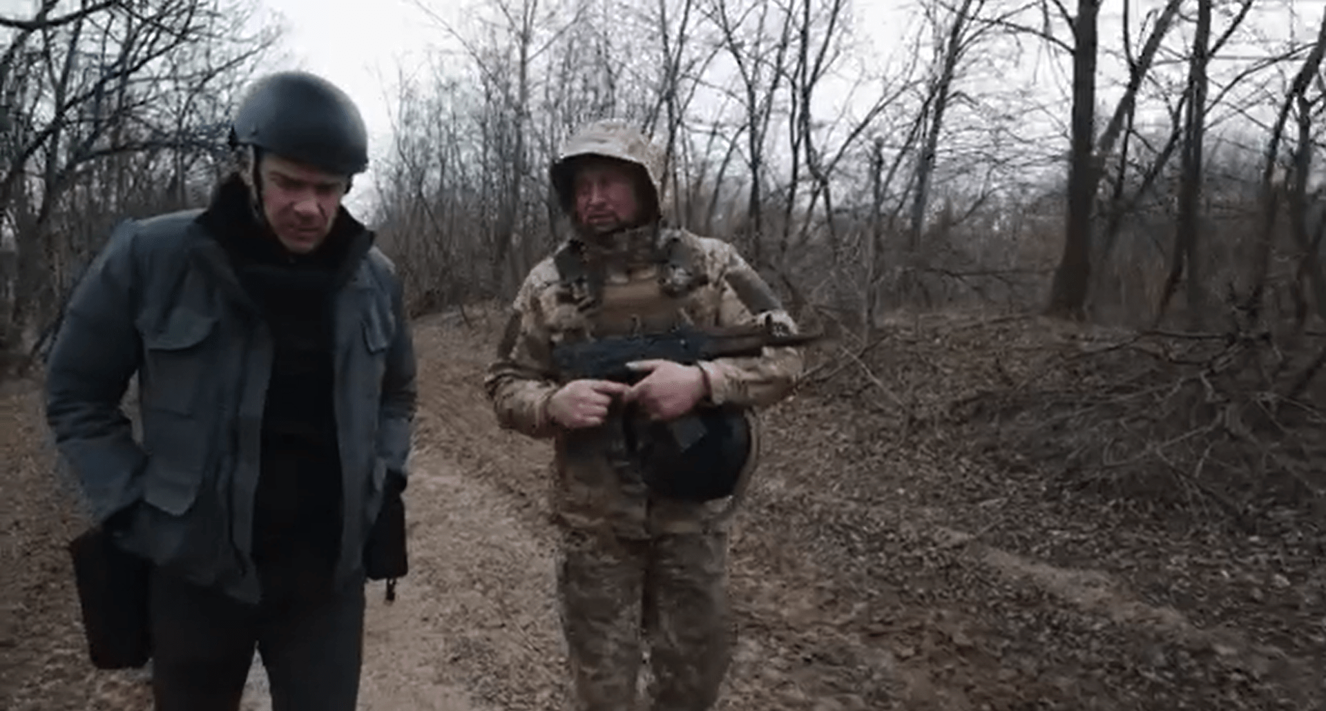 Reportér CNN Nick Paton Walsh v rozhovoru s ukrajinským vojákem