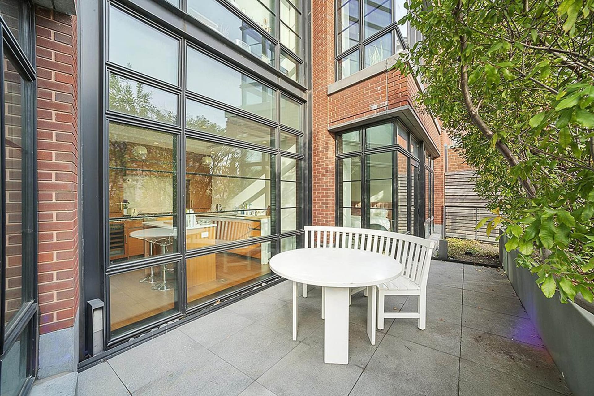  Irina Shayk pronajímá svůj nádherný byt v New Yorku: Posezení na soukroné terase