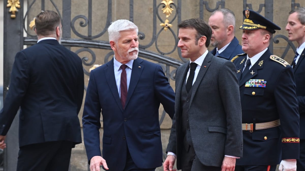Na Pražský hrad přijel francouzský prezident Macron.