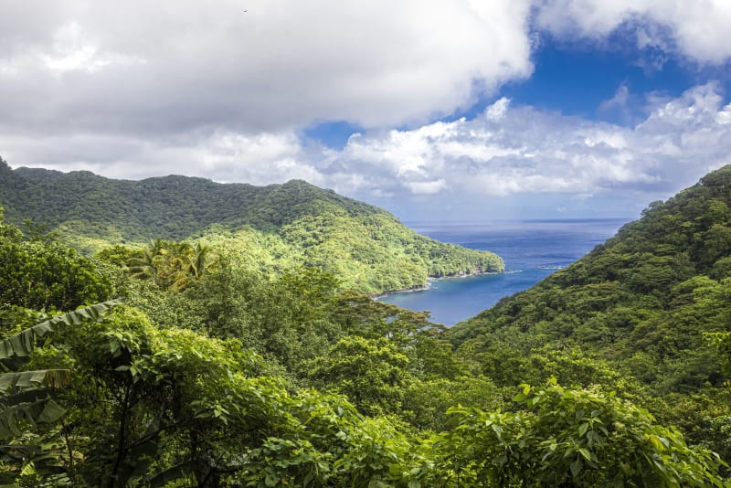 Národní park Americká Samoa je poměrně daleko od pevninských břehů USA. Rozkládá se na třech ostrovech v Pacifiku.
