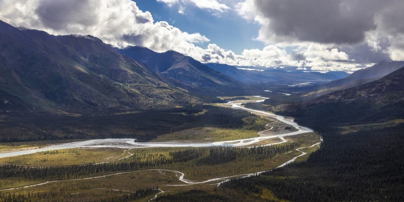 Národním parkem Kobuk Valley na Aljašce migruje půl milionu sobů polárních. Na celém území nejsou pro návštěvníky vytvořeny žádné cesty, kempy ani vstupní brány.