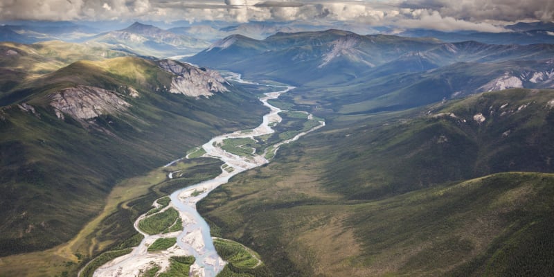 Druhý největší americký národní park Gates of the Arctic na Aljašce. V roce 2023 ho navštívilo jen něco málo přes 11 tisíc turistů. Stal se tak nejméně navštěvovaným národním parkem USA minulého roku.