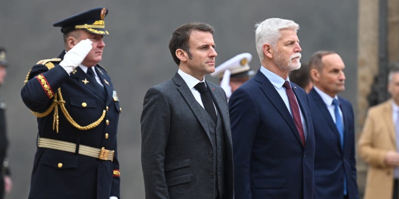 Na Pražský hrad přijel francouzský prezident Emmanuel Macron.