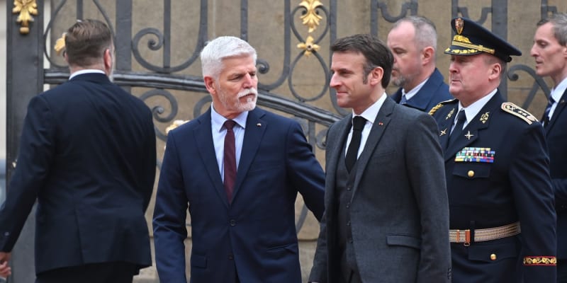 Na Pražský hrad přijel francouzský prezident Macron.