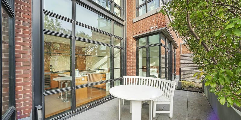  Irina Shayk pronajímá svůj nádherný byt v New Yorku: Posezení na soukroné terase