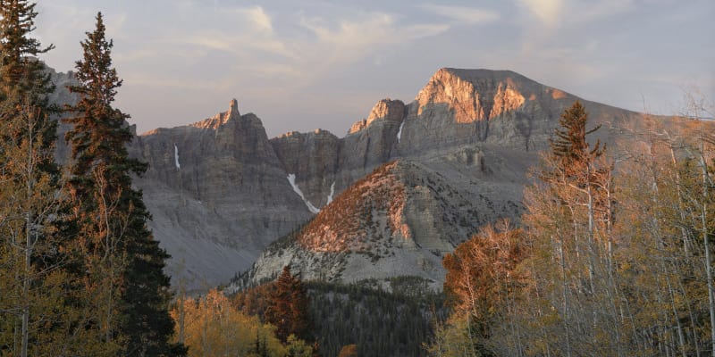 Národní park Great Basin se rozkládá na území, kde se horské vrcholy setkávají s pouštním údolím.