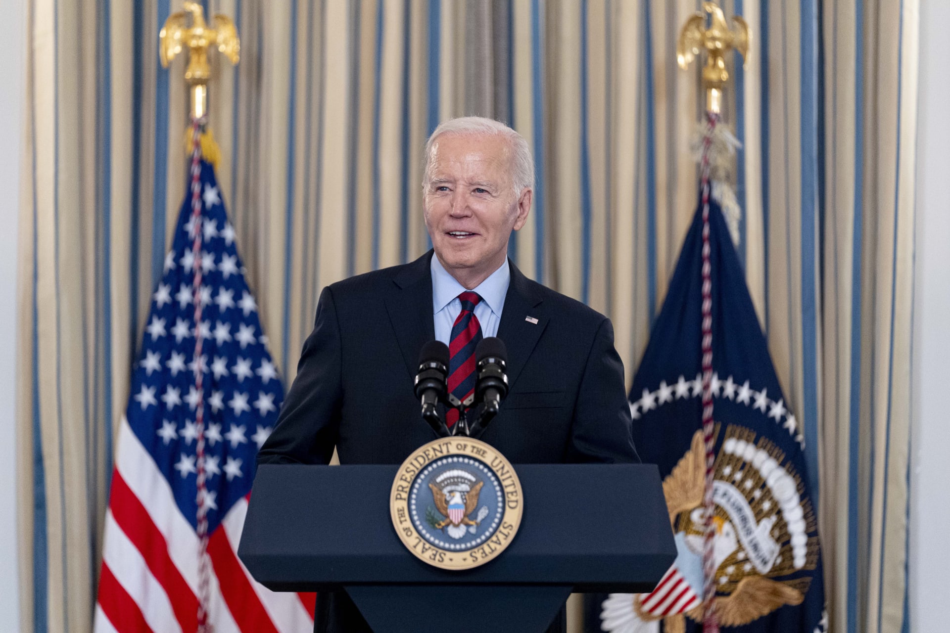 Joe Biden zvítězil ve všech 15 státech, kde se při superúterý odehrál demokratický souboj o prezidentskou nominaci.