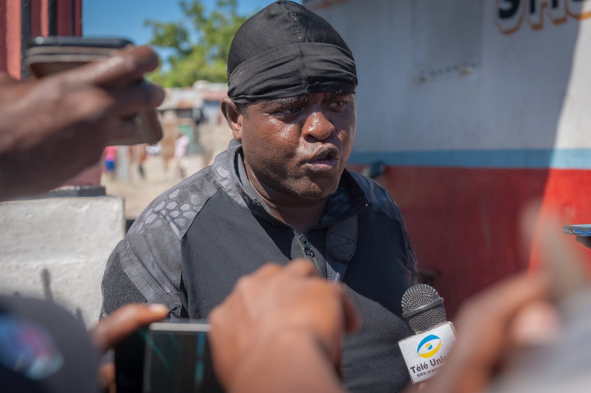 Vůdce povstaleckých gangů na Haiti Jimmy Chérizier