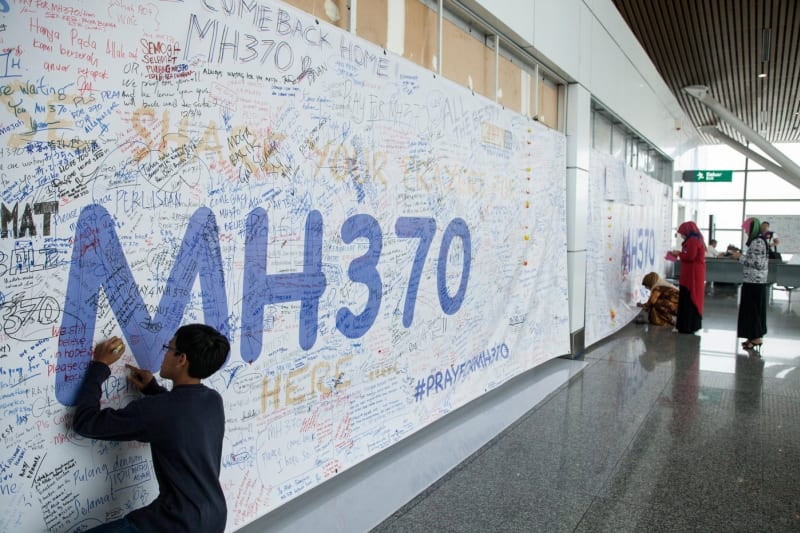 Zeď plná vzkazů pro oběti neštěstí letu MH 370