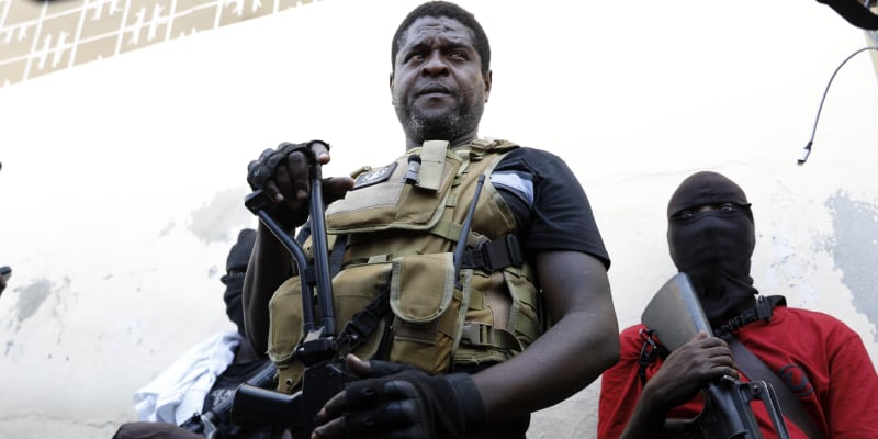 Šéf obávaných gangů na Haiti Jimmy Chérizier zvaný Barbeque