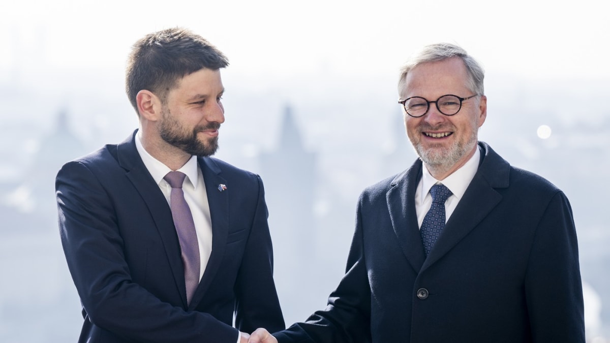 Premiér Petr Fiala (vpravo) přijal 8. března 2024 místopředsedu slovenské Národní rady a šéfa opozičního Progresivního Slovenska Michala Šimečku