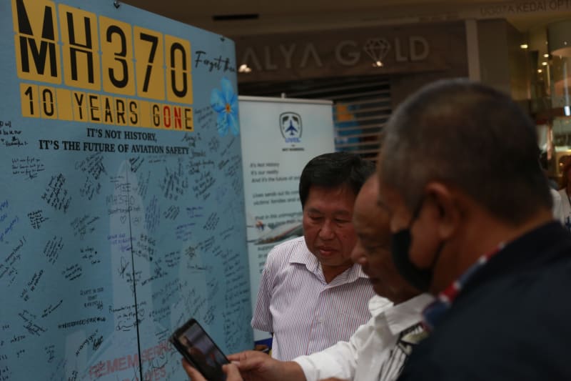 Lidé si připomněli 10. výročí od zmizení letu MH370.