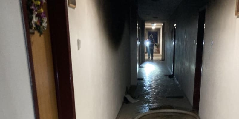Požár bytu ve třetím patře v domě s pečovatelskou službou v České Kamenici na Děčínsku, 7. března 2024