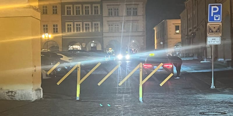 Policie v Jičíně uzavřela náměstí, aby se na něj nedostali účastníci tuningového srazu