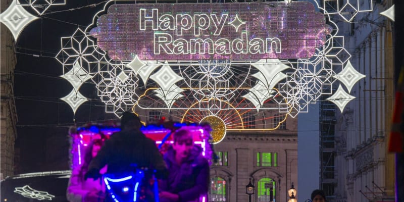 V Německu první města oslavují ramadán světelnou výzdobou.
