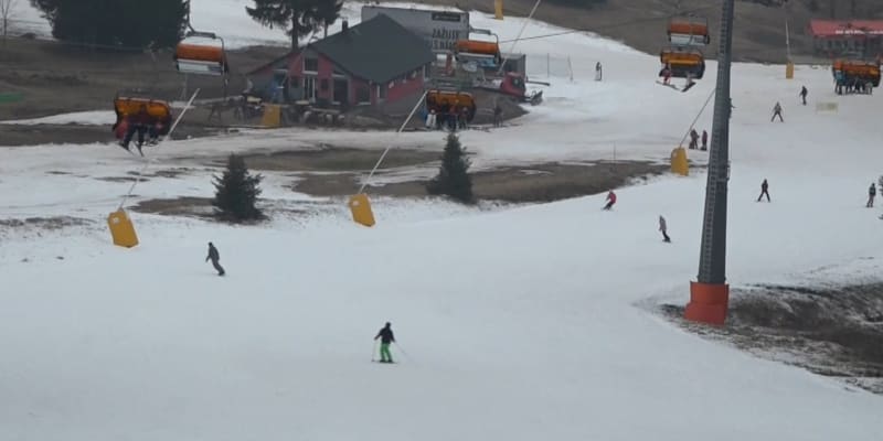 Na Klínovci se opět lyžuje.