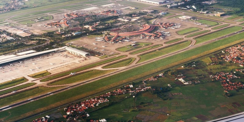 Pohled na letiště v Jakartě