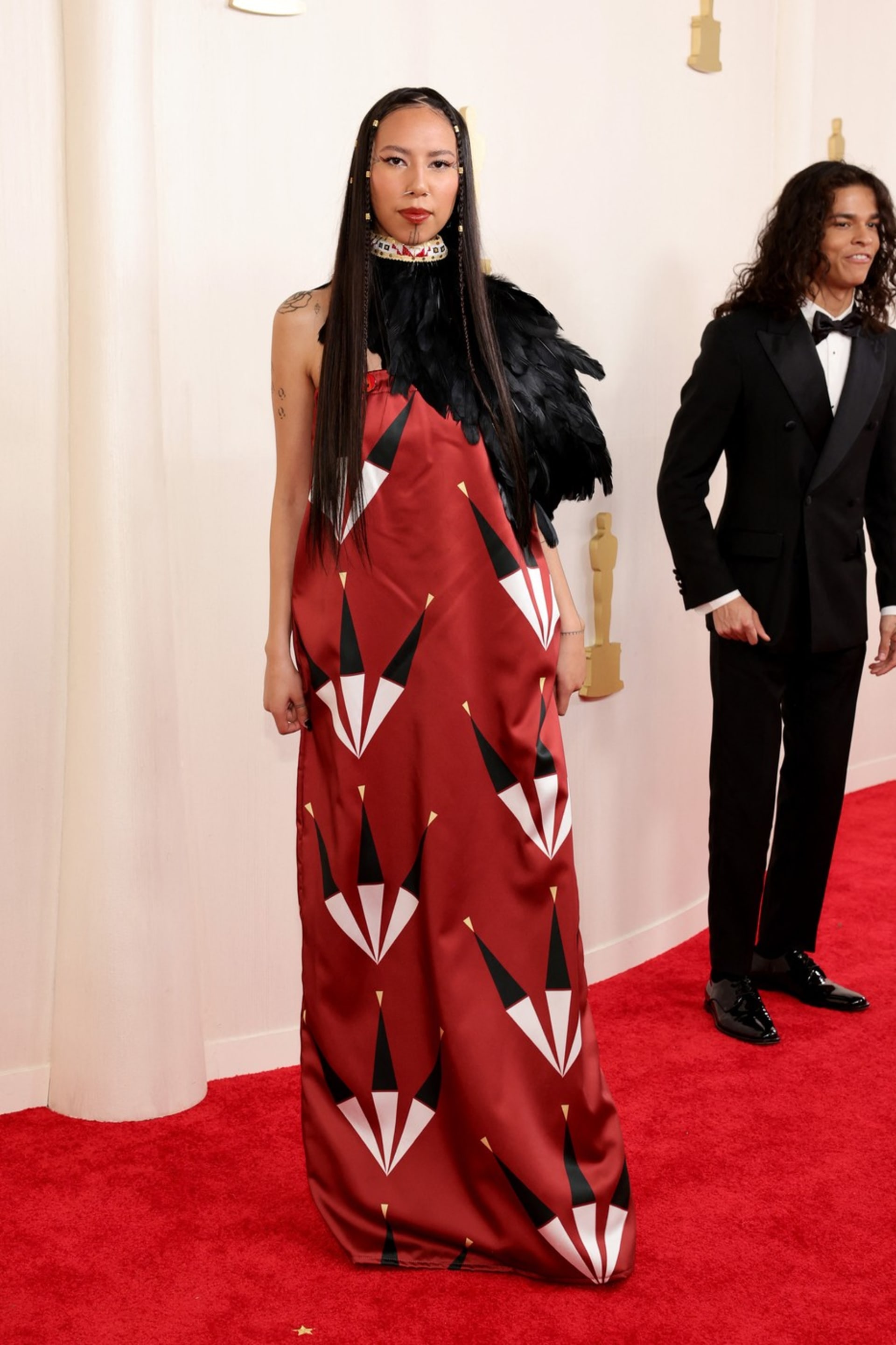 Modelka a herečka Quannah Chasinghorseová na udílení Oscarů