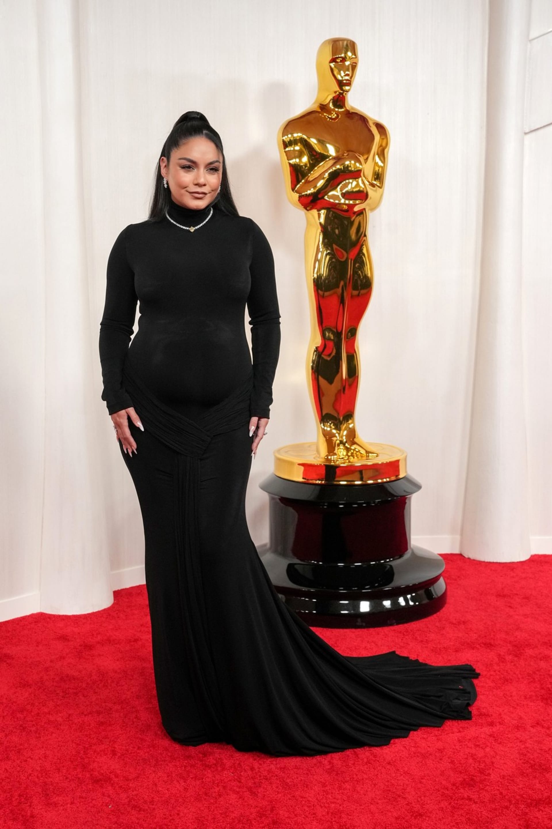 Herečka Vanessa Hudgensová na Oscarech oznámila těhotenství. 