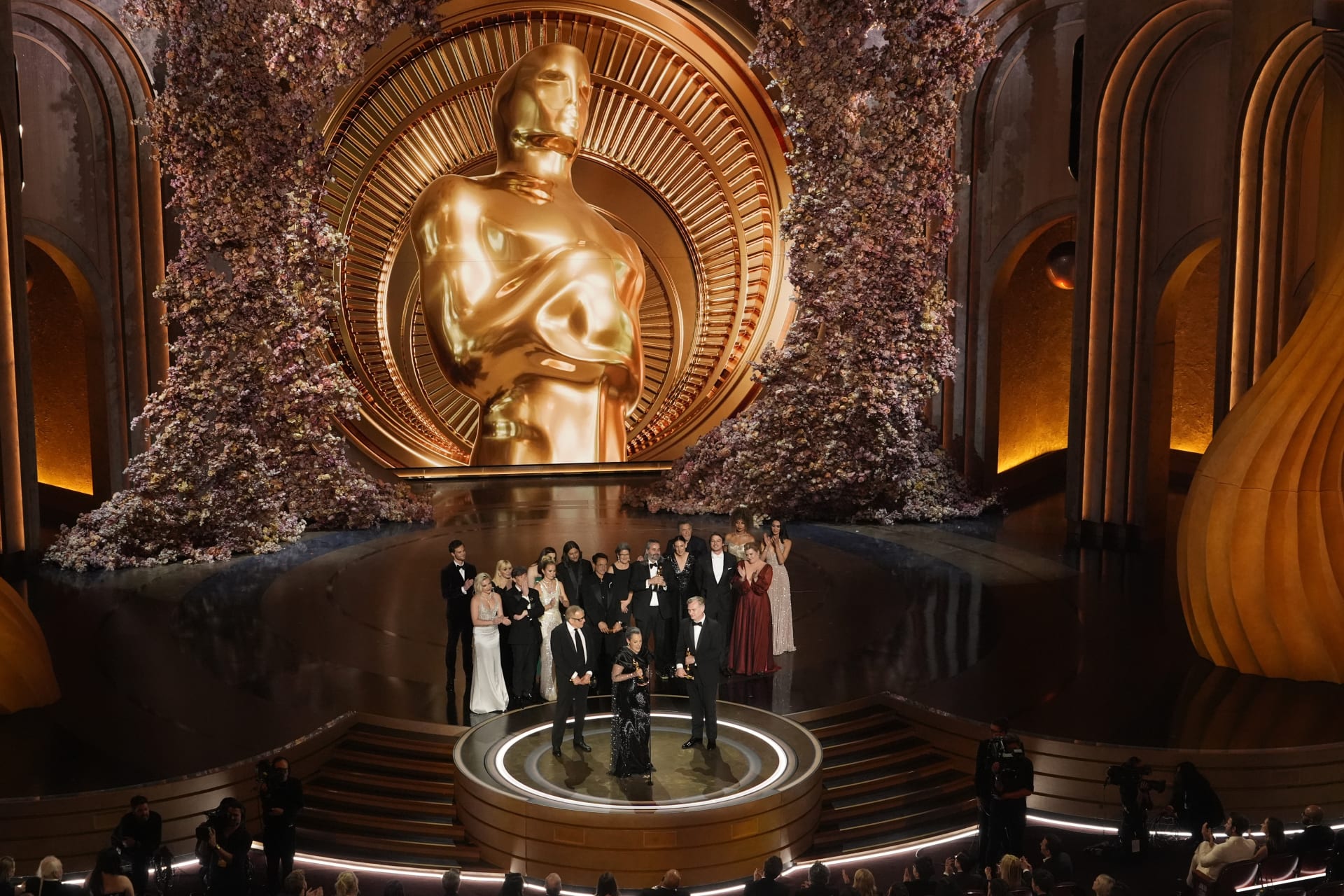 Oscarový večer ovládl snímek Oppenheimer, získal celkem sedm sošek.