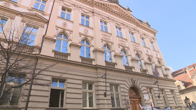 Studenti nejstarší průmyslovky v Praze vyšli do ulic.