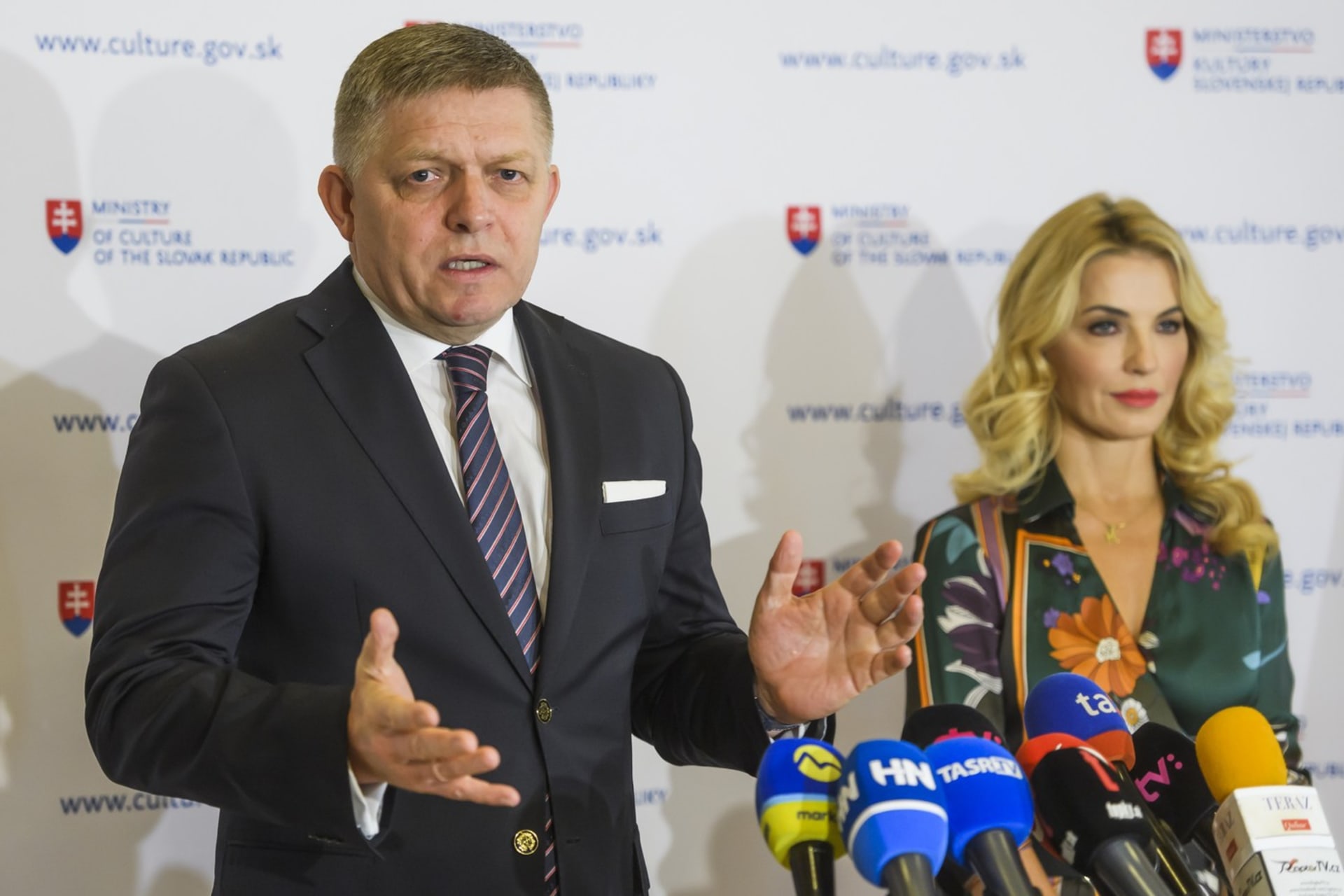 Slovenský premiér Robert Fico a jeho ministryně kultury Martina Šimkovičová