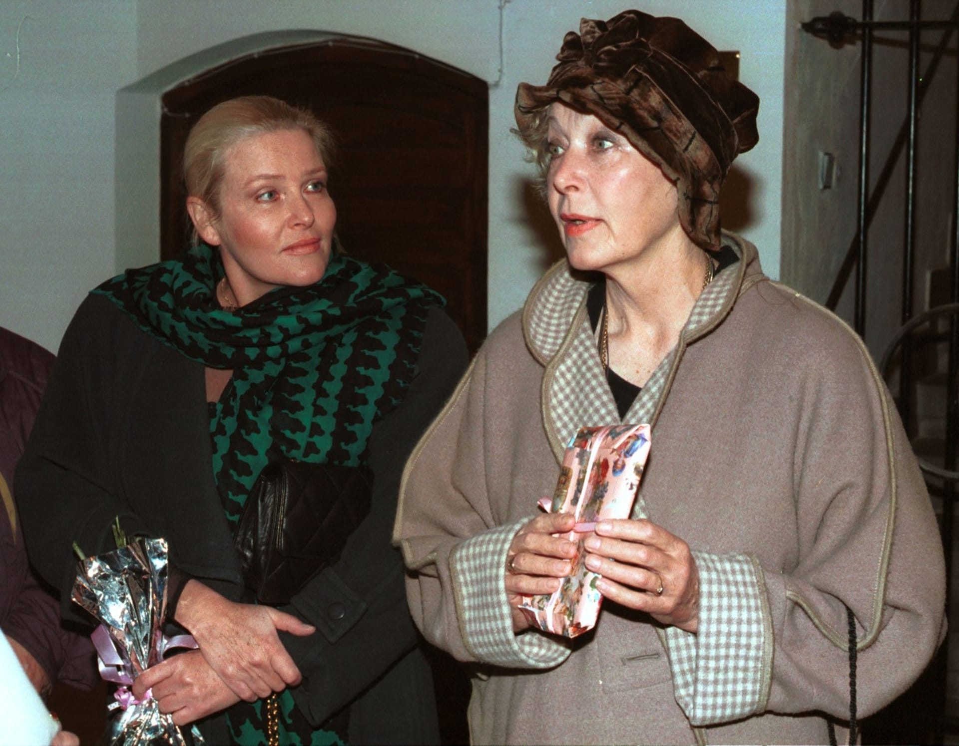 Olga Schoberová s hereckou kolegyní Květou Fialovou. 