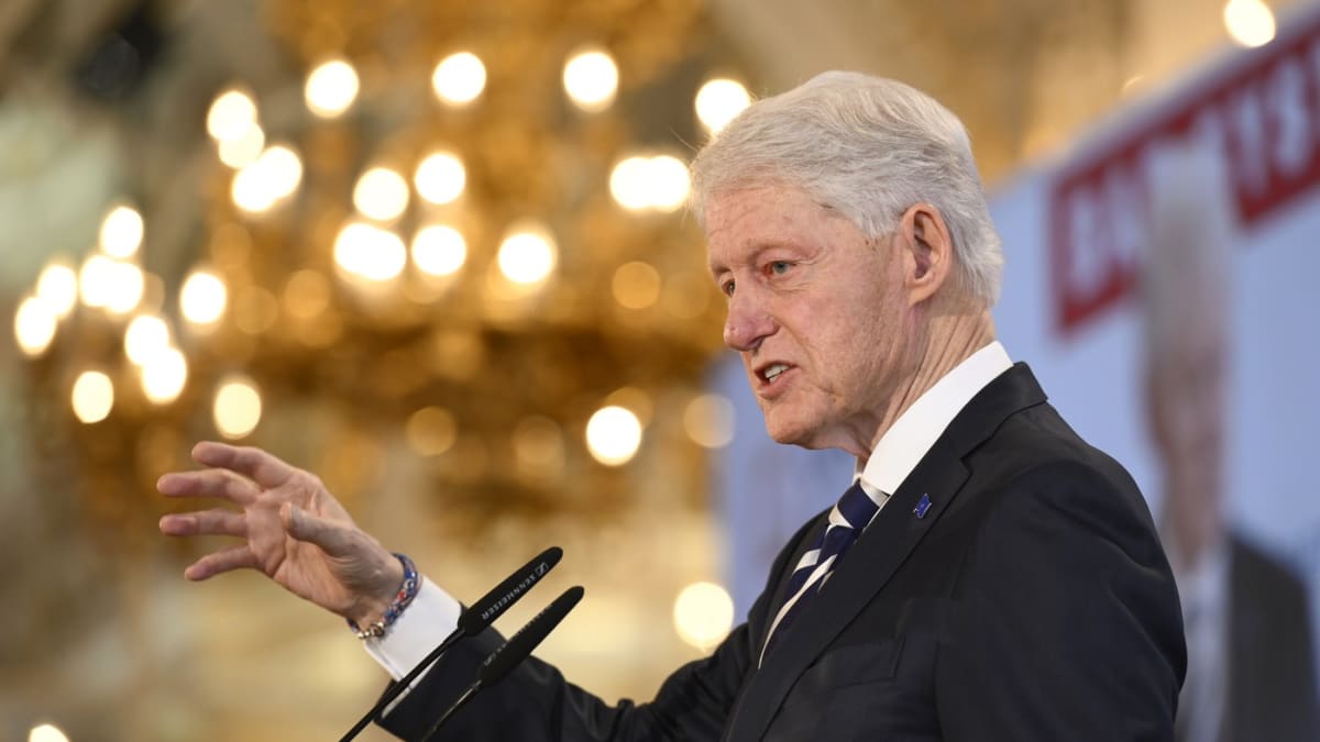 Bill Clinton na konferenci Naše bezpečnost není samozřejmost, která se koná při příležitosti 25. výročí vstupu ČR do NATO (12. března 2024)