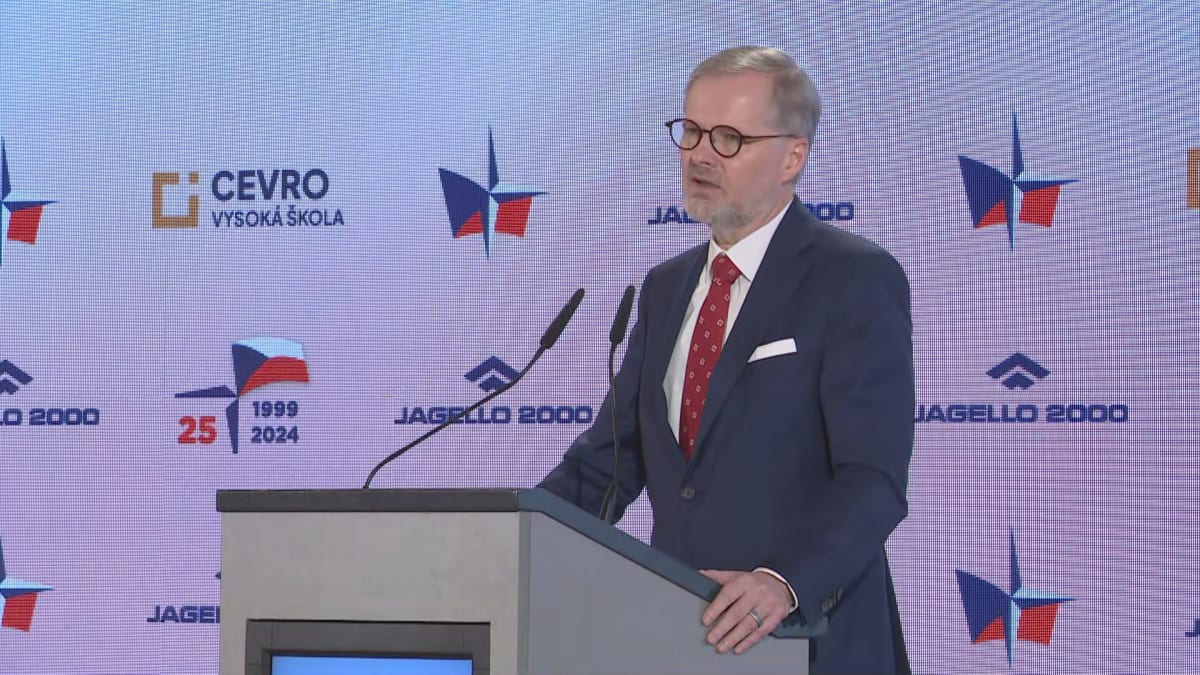 Premiér Petr Fiala (ODS) přiblížil, co pro Českou republiku znamenal vstup do NATO.