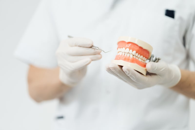 Správně pečovat o zuby by vás měl naučit zkušený odborník.