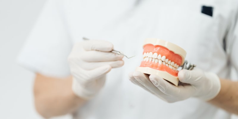 Správně pečovat o zuby by vás měl naučit zkušený odborník.