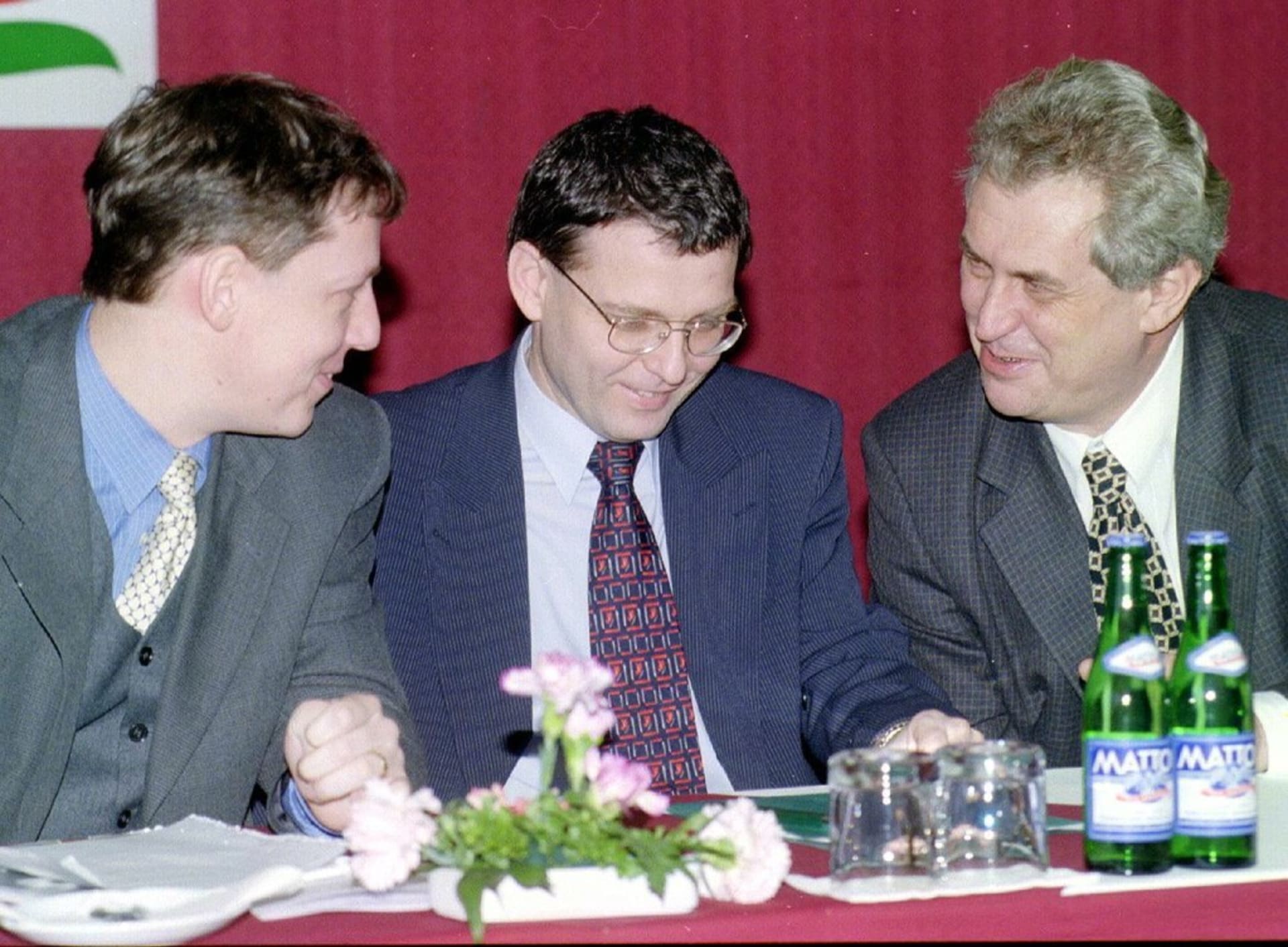 Lubomír Zaorálek na archivním snímku s Milošem Zemanem a Stanislavem Grossem
