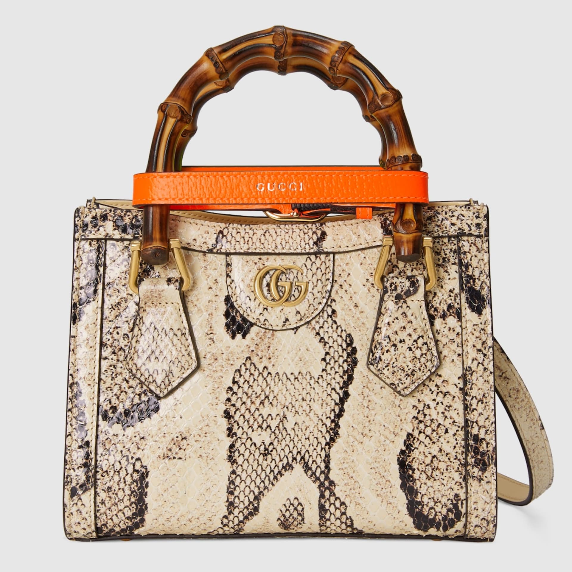 Gucci má v nabídce produkty z hadí kůže.