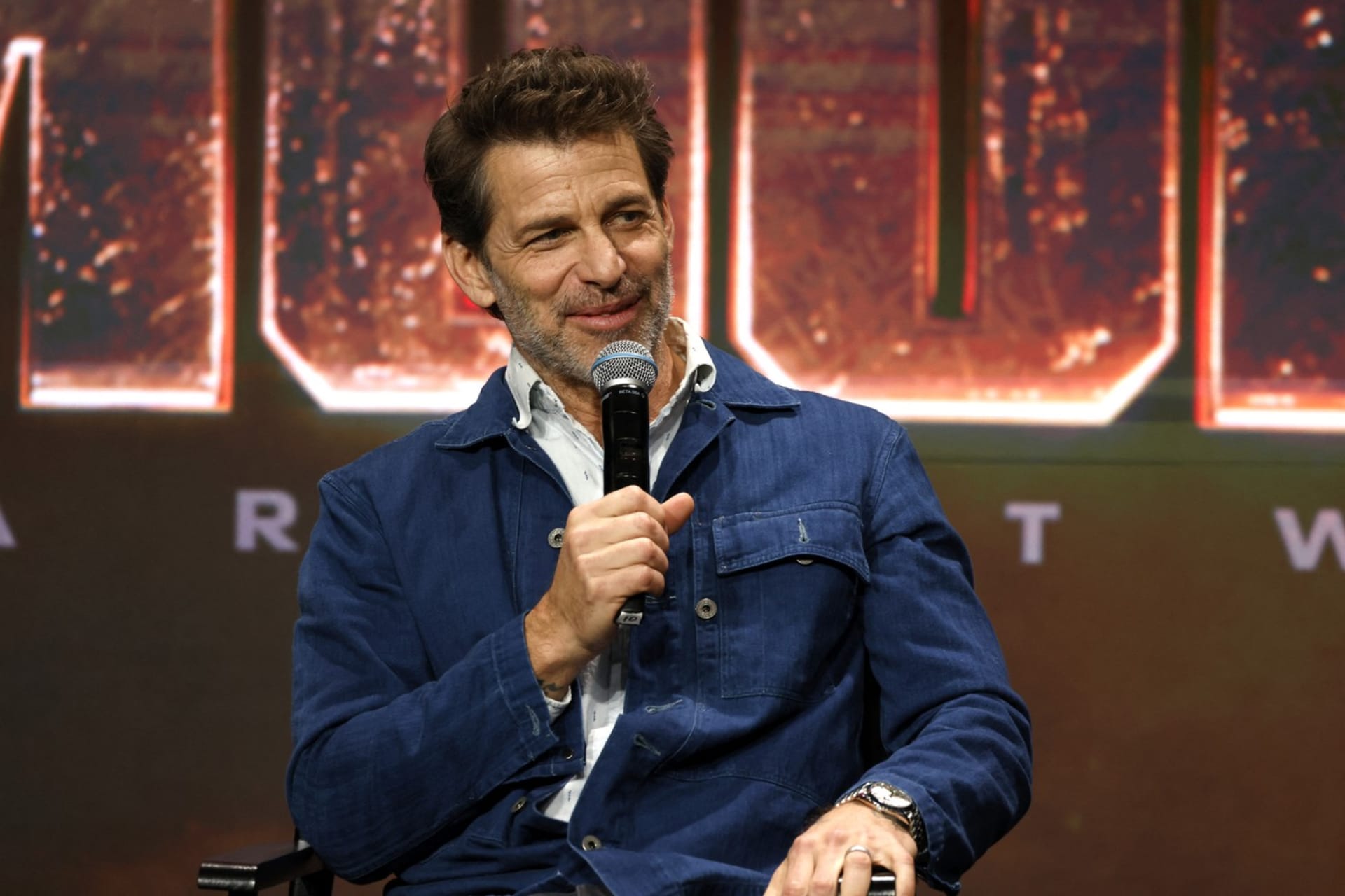 Zack Snyder propagující film Rebel Moon: První část – Zrozená z ohně