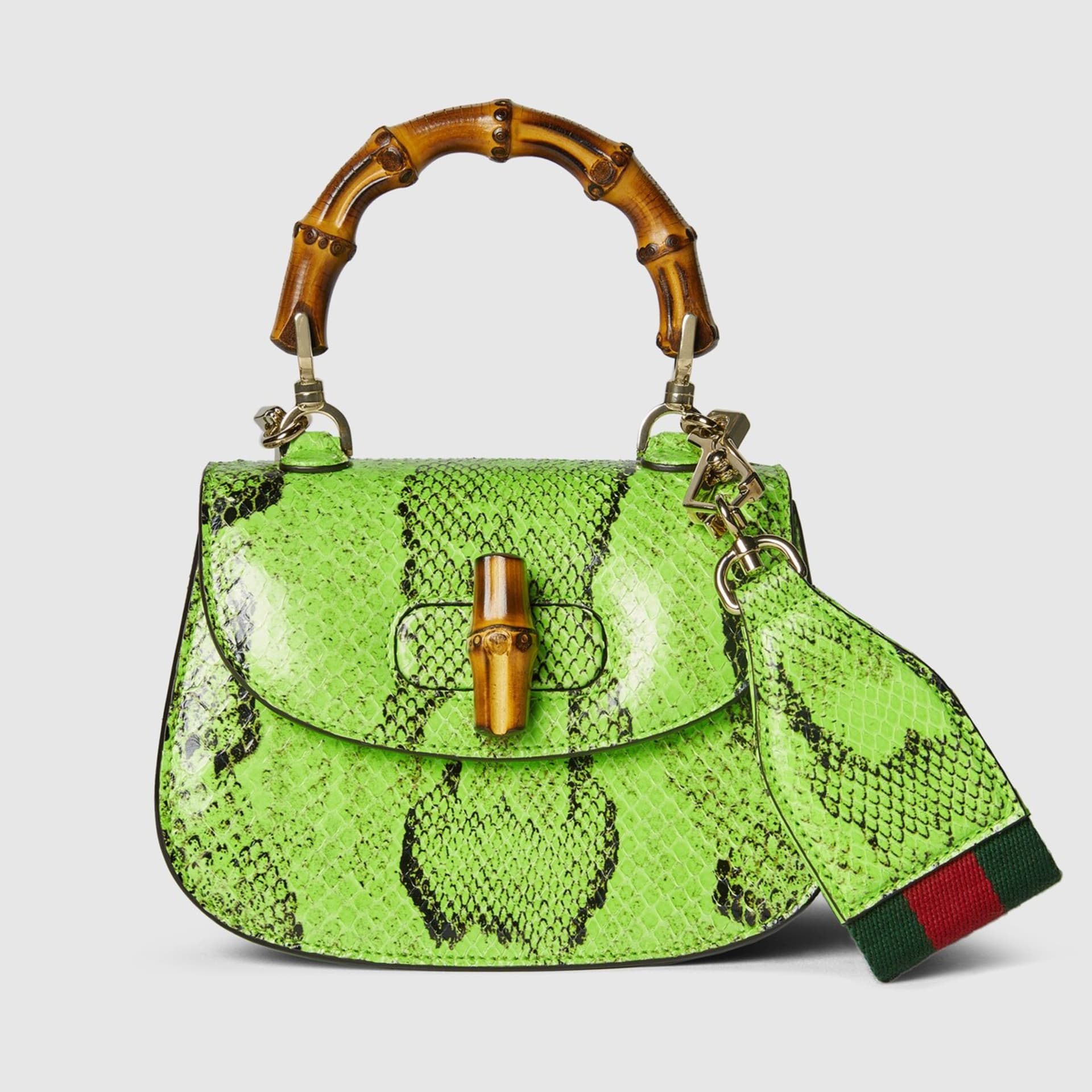 Gucci má v nabídce produkty z hadí kůže.