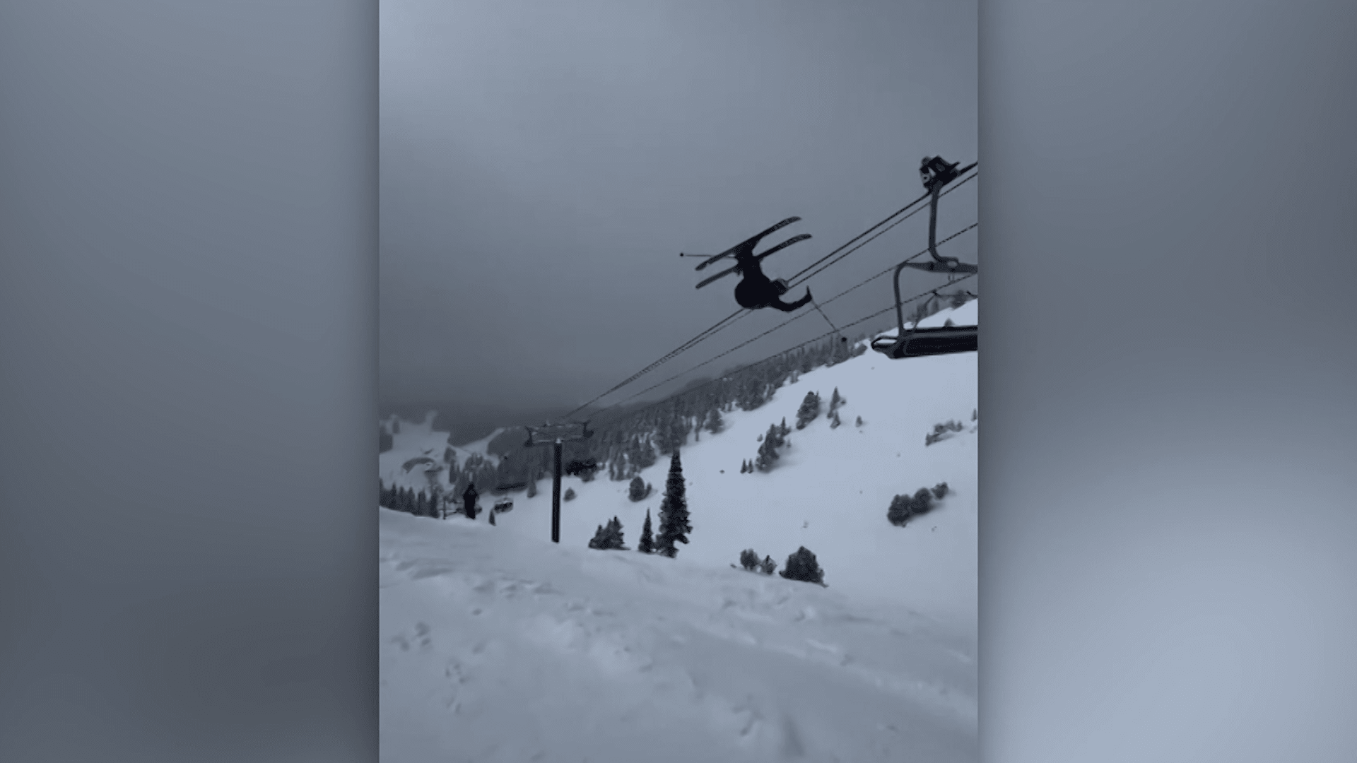 Sedmnáctiletý lyžař Ivan Jones při pokusu o trik narazil do lanovky.