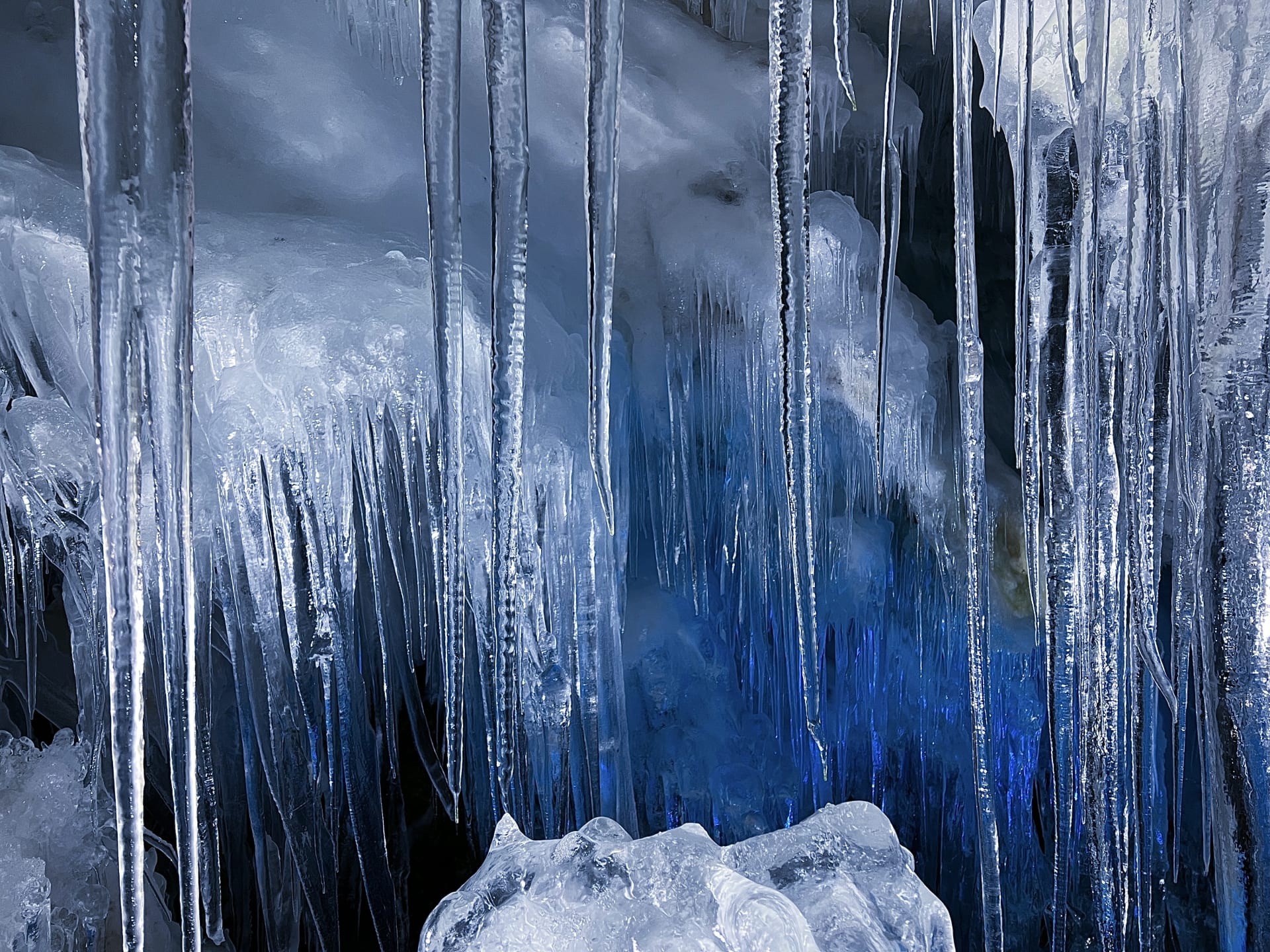 Ledový palác na ledovci Hintertux.