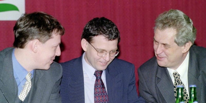 Lubomír Zaorálek na archivním snímku s Milošem Zemanem a Stanislavem Grossem. 