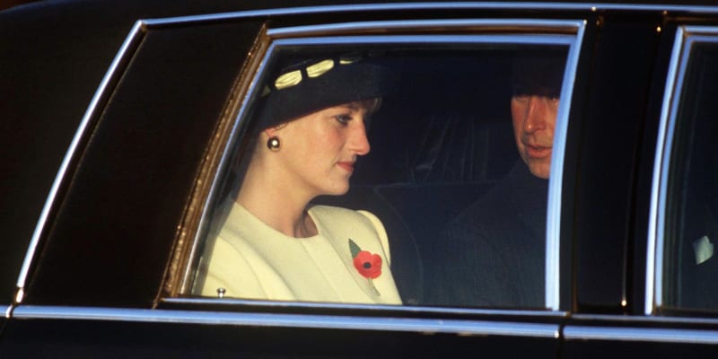Princezna Diana a Karel III. během oficiální návštěvy Soulu v Jižní Koreji v listopadu 1992. Měsíc poté se oficiálně rozešli. 