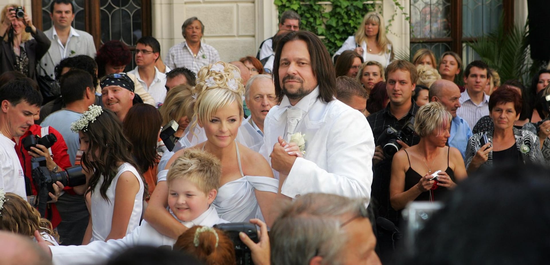 Svatba Ivety Bartošové a Jiřího Pomeje (snímek z roku 2008)